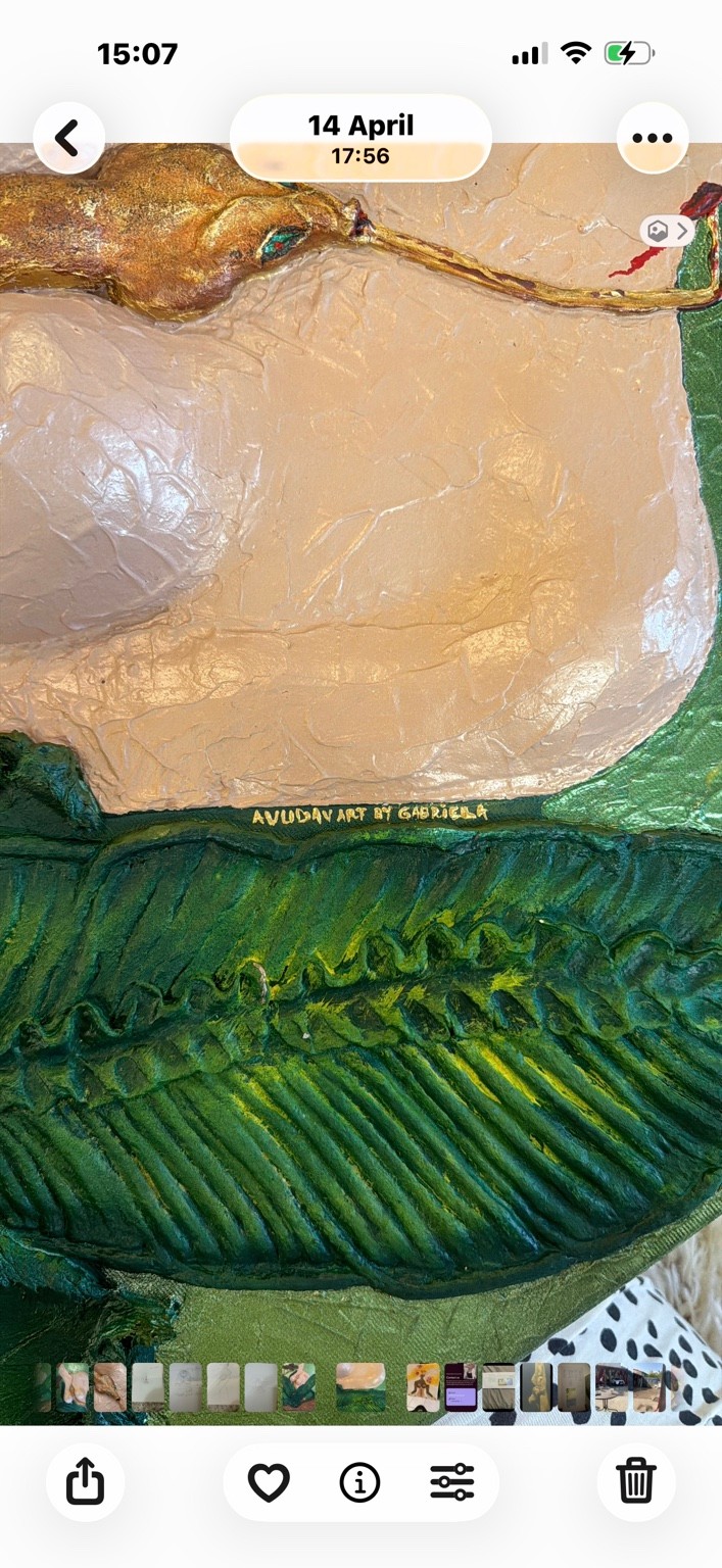 Întoarcerea la Rădăcini — detaliu de relief, lucrare AVUDAV ART by Gabriela